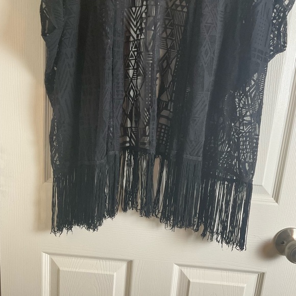 Olive Tree woman’s Black Fringe Kimono Cardigan S/M - Picture 4 of 6